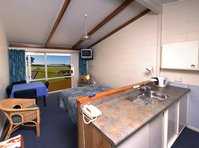 click here for more information Baileys Motel :: click here for more information