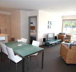 2 Bedroom Lounge