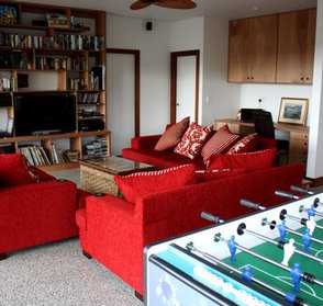 Lower lounge