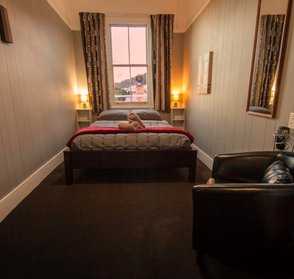 Thames, Sunkist accommodation
