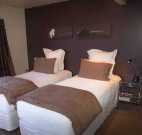 Twin bedroom