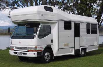Mitsubishi Canter 6 berth