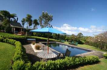 pool and bar 