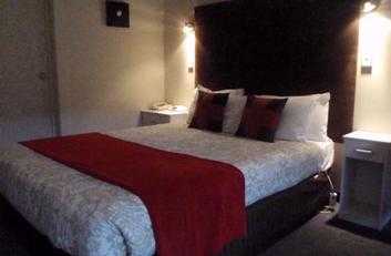 Queen bed studio