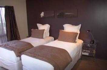 Twin bedroom