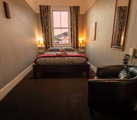 Thames, Sunkist accommodation